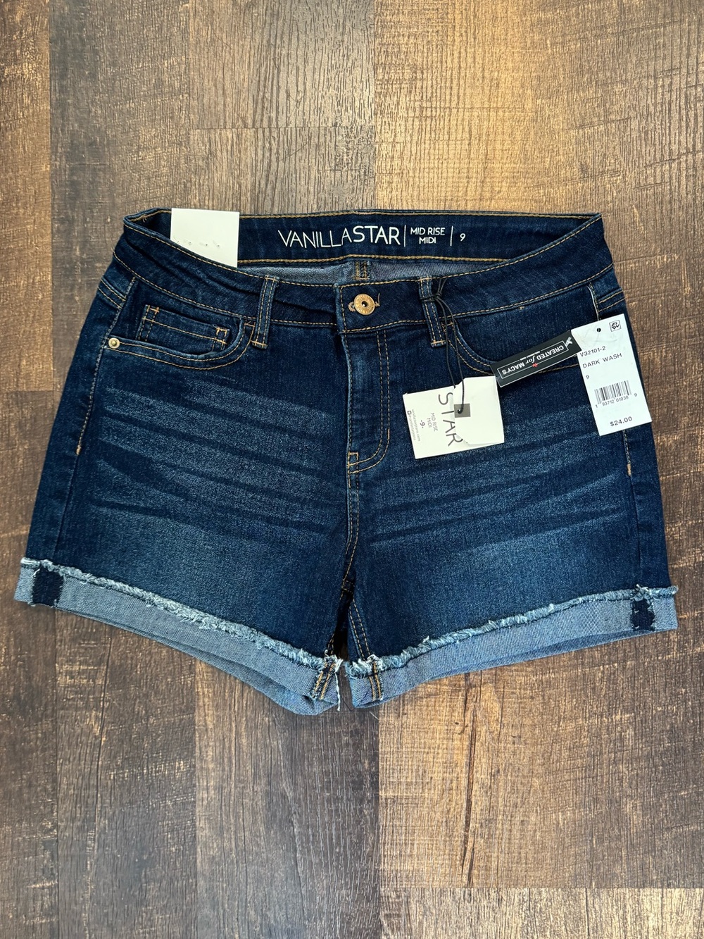 Vanilla star dark wash cuffed denim shorts